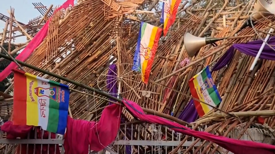 Derrumbe de una plataforma de madera en la India