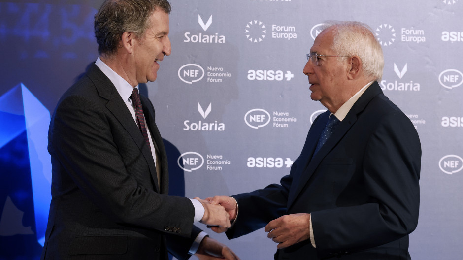 El líder del PP, Alberto Núñez Feijóo, y el presidente de Melilla, Juan José Imbroda