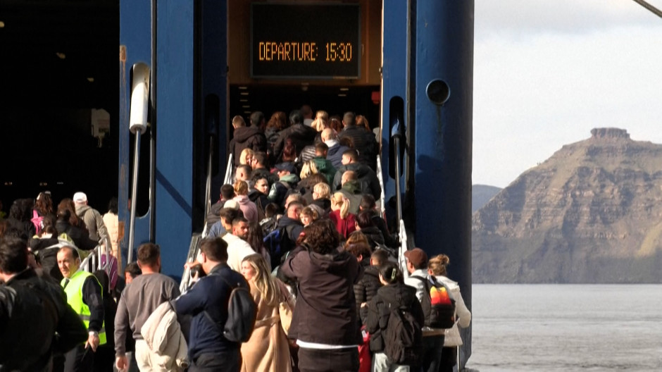 Evacuaciones en Santorini tras más de 200 sismos en 24 horas