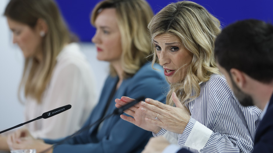 «Eso no es así»: Pilar Alegría corrige a Yolanda Díaz en pleno 'pique' por el SMI