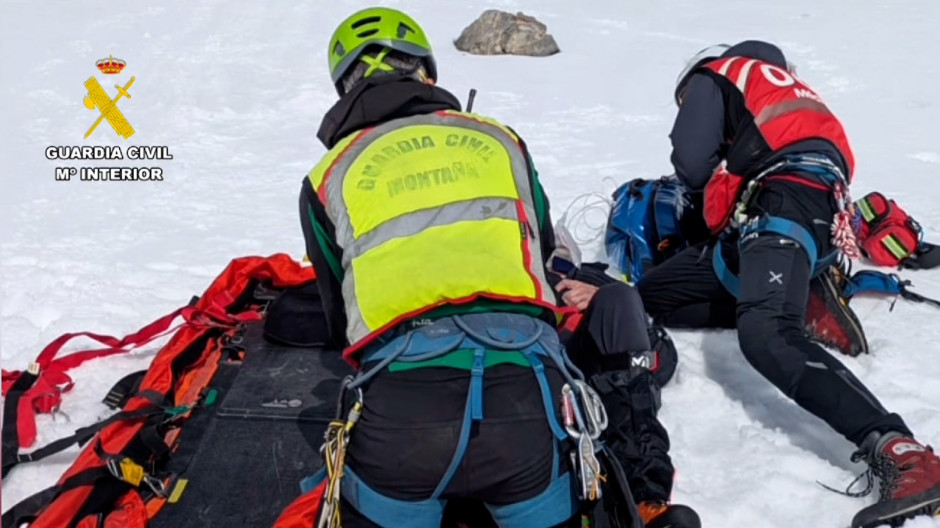 La Guardia Civil rescata a un montañero al precipitarse 400 metros por una ladera del Pico Cotiella