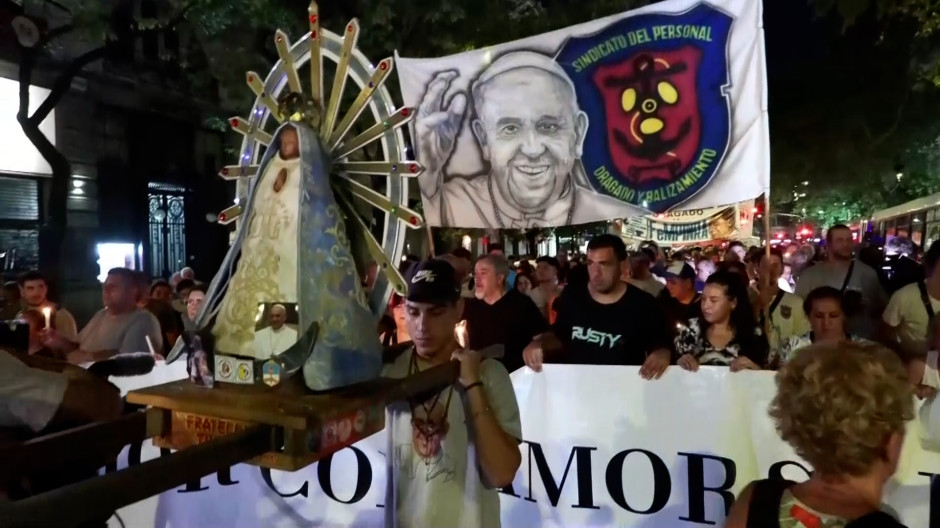 Los argentinos rezan en Buenos Aires por la recuperación del Papa Francisco