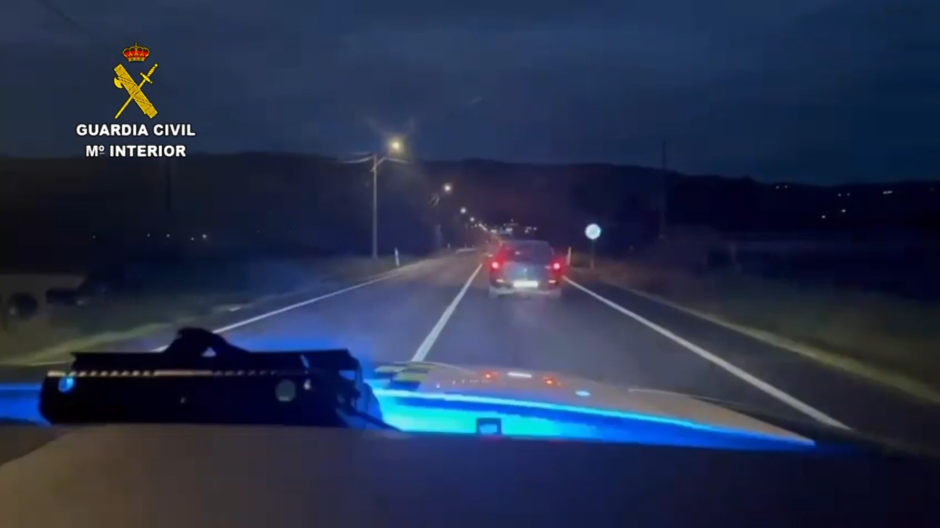 Una mujer se da a la fuga durante 20 km tras saltarse un control en Ourense