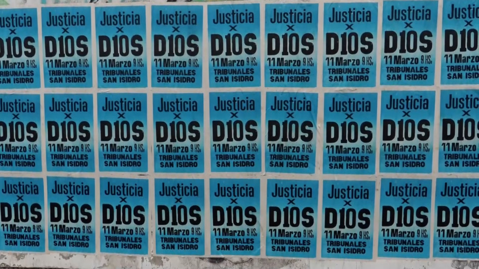 Carteles por las calles de Buenos Aires en referencia a Maradona