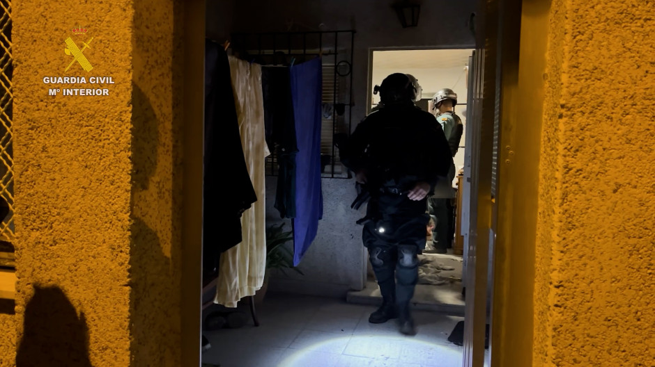 Agentes de la Guardia Civil durante el desarrollo de la operación