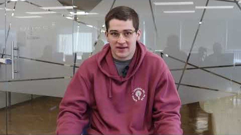 El vídeo de la CEE que recoge el testimonio de Javier Villamor, un chico de 21 años estudiante de Derecho