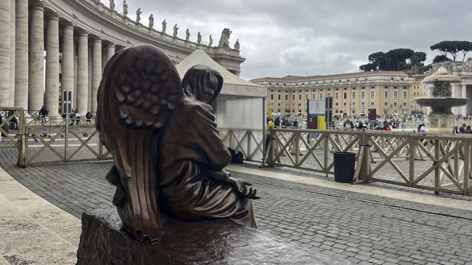 Nueva estatua en la Plaza de San Pedro
