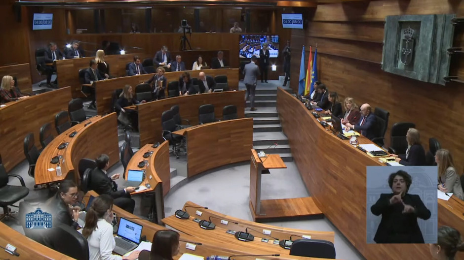 Barbón pide perdón al líder del PP asturiano por «no estar a la altura» en el pleno