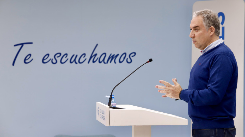 Elías Bendodo participa en un acto con Nuevas Generaciones del PP en Málaga, en directo