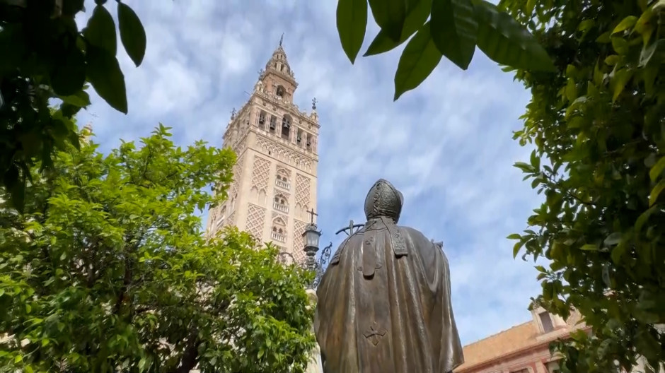 La Giralda de Sevilla que este lunes dobla sus campanas por el Papa Francisco