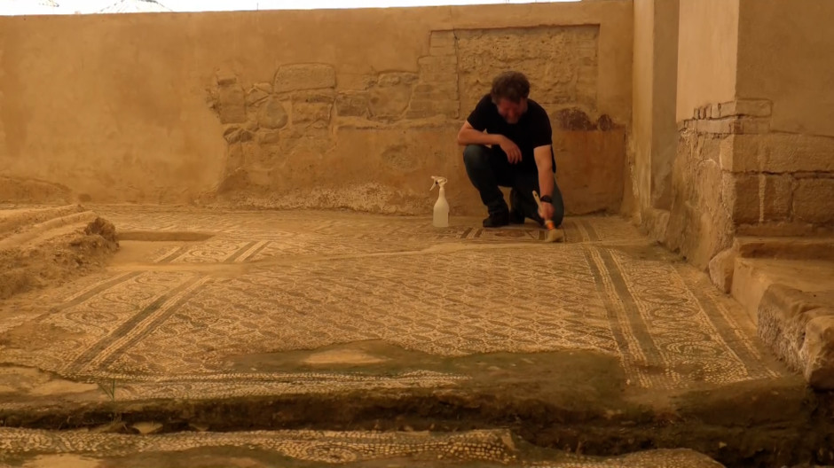 Localizan un mosaico romano de cien metros cuadrados en el centro de Écija
