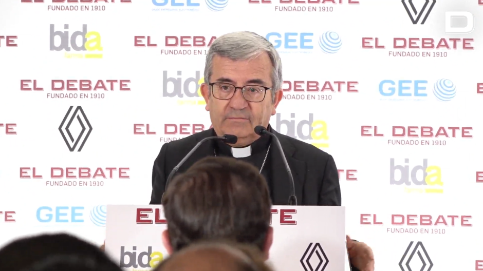 Luis Argüello realiza una oración por el Papa en la inauguración de El Debate en Castilla y León