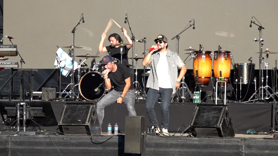 Cali & El Dandee durante la Fiesta de la Resurrección