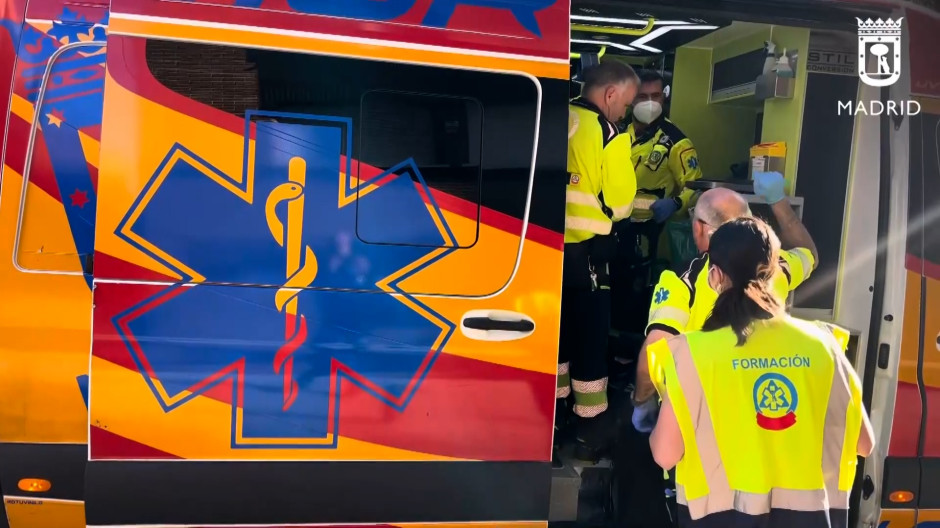 Servicios de Emergencias Madrid trabajando en el lugar del suceso