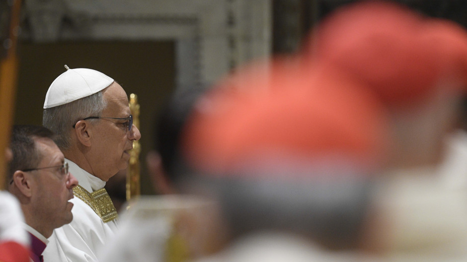 León XIV en su primera misa ante los cardenales 9 de mayor capilla sixtina