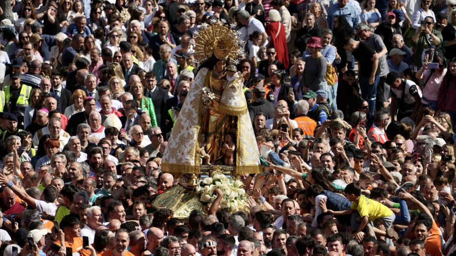 Emocionante y rápido traslado de la Virgen de los Desamparados