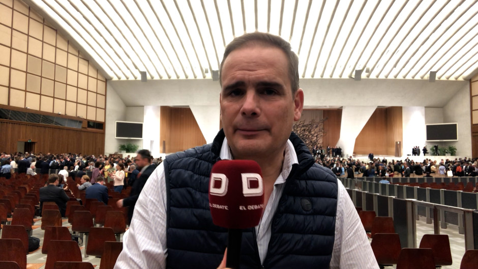 Álex Navajas en la sala Pablo VI del Vaticano