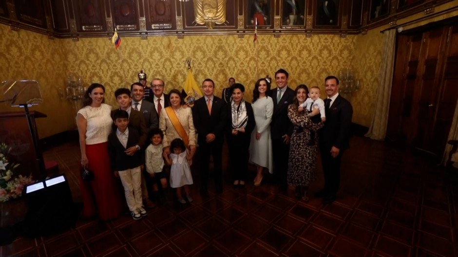 El presidente de Ecuador, Daniel Noboa con la embajadora en España