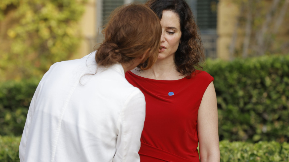 La ministra de Sanidad, Mónica García y la presidenta de la Comunidad de Madrid, Isabel Díaz Ayuso