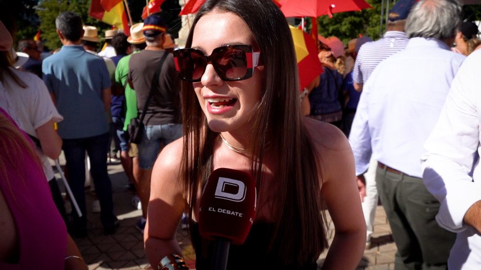 Joven en la manifestación del PP «Mafia o democracia»