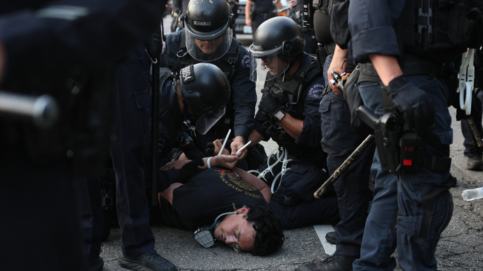 Uno de los manifestantes arrestado