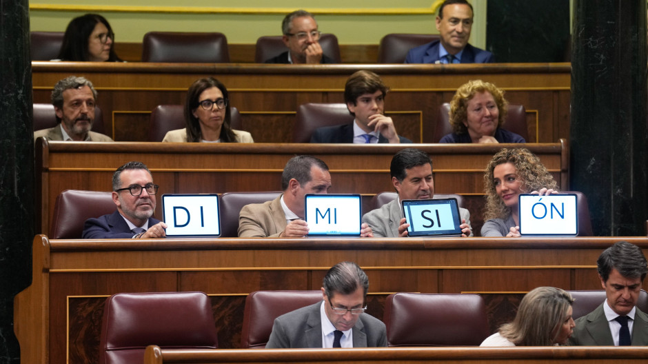 El pleno del Congreso termina con gritos de «¡dimisión, dimisión!» tras el escándalo de Cerdán