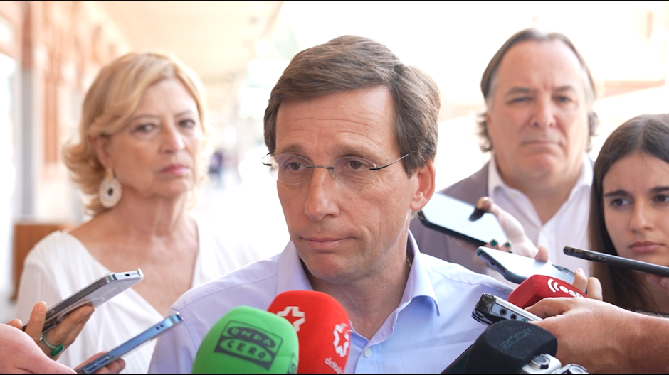 Almeida pide explicaciones al ministro «tuitero» Óscar Puente por el caos vivido en Chamartín