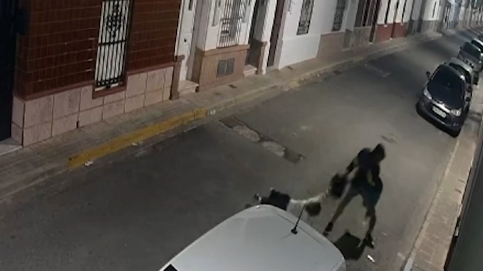 Robo violento en Sevilla: ataca a una mujer y huye con su móvil