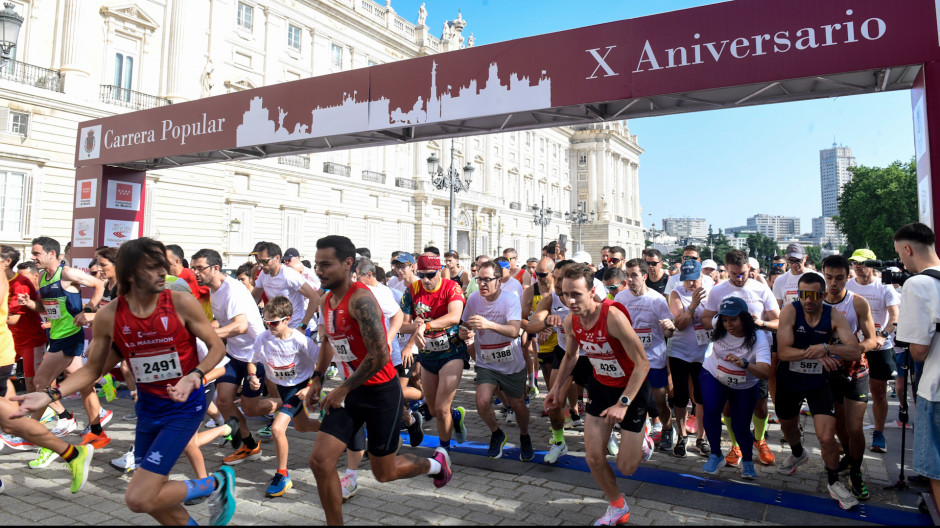 Miles de personas recorren Madrid en una carrera en honor a los 10 años de reinado de Felipe VI