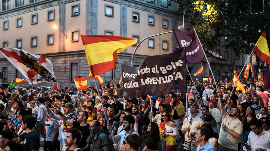 DIRECTO | Otra jornada de protesta frente a la sede del PSOE en Ferraz