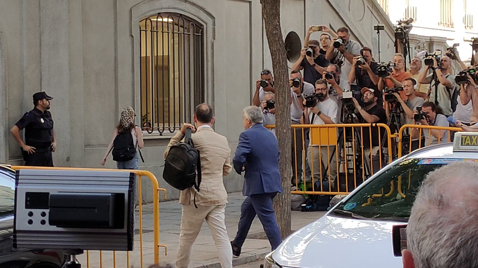 El ex secretario de organización del PSOE Santos Cerdán en la puerta del Supremo
