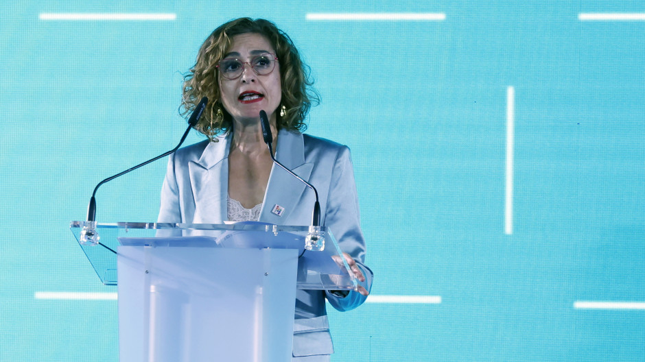 De "poner la mano en el fuego" por Cerdán a decir que "no tiene nada que ver con el PSOE": el cambio de discurso de Montero