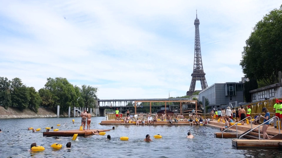 El río Sena de París vuelve a recibir a los bañistas por primera vez desde 1923