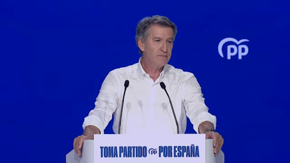 Feijóo bromea con el hijo de Almeida: «Está absolutamente identificado con el estadio Bernabéu»