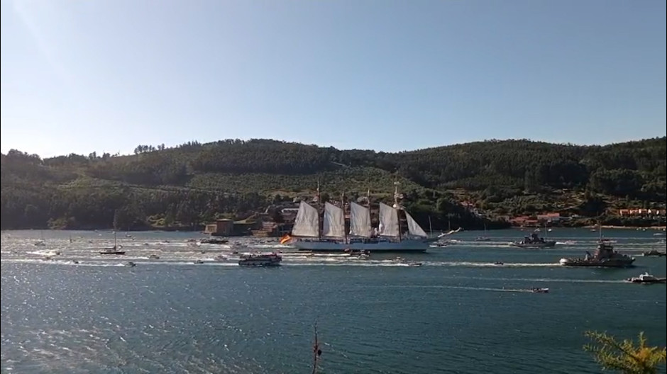 La F-100 Blas de Lezo escolta al Juan Sebastián de Elcano en una entrada triunfal a Ferrol