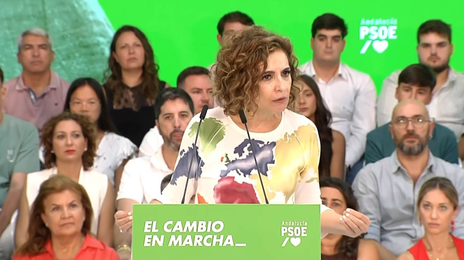 Montero presume de "cara delgada" mientras maquilla el hundimiento de Sánchez y del PSOE