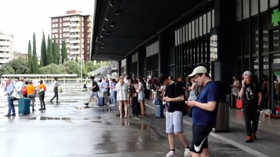 Renfe corta la circulación en Cataluña y el AVE Barcelona-Madrid por lluvias torrenciales