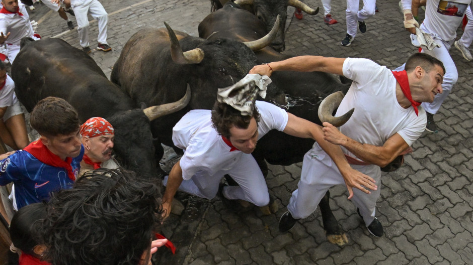 Encierro de los toros de Miura en Pamplona por San Fermín