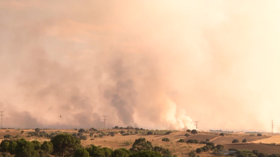 Un incendio en Toledo obliga a cortar carreteras y confinar municipios