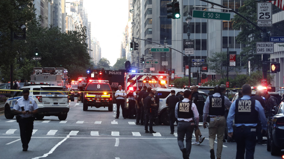 Un tiroteo en Manhattan deja al menos cuatro muertos, incluido un agente de policía, y varios heridos