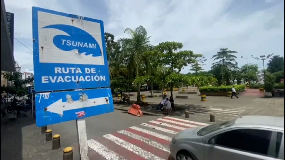 Cartel de aviso de tsunamis