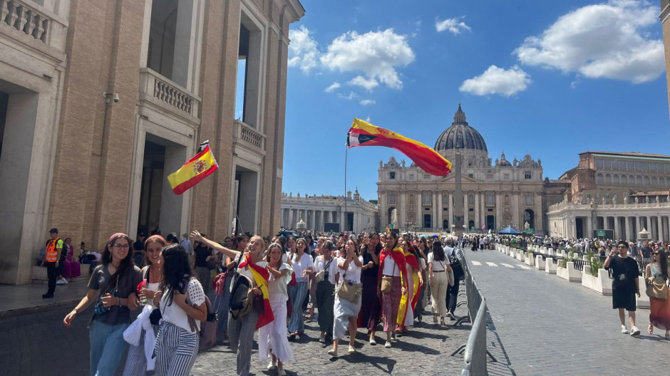 Argüello, Ros y dos jóvenes presentan el Encuentro de españoles en el Jubileo de la Juventud