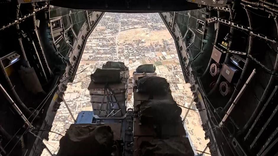 Lanzamiento de alimentos mediante paracaídas