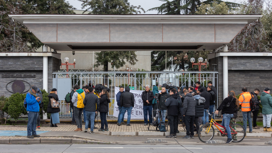 Familiares de los mineros atrapados en Chile