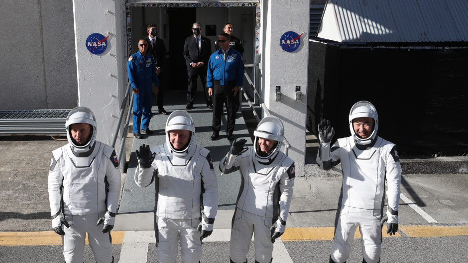 La misión SpaceX-11 de la NASA atraca en la EEI y abre la escotilla