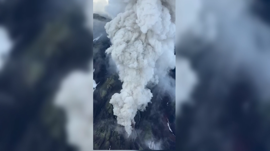 el volcán ruso Krasheninnikov registra una potente erupción
