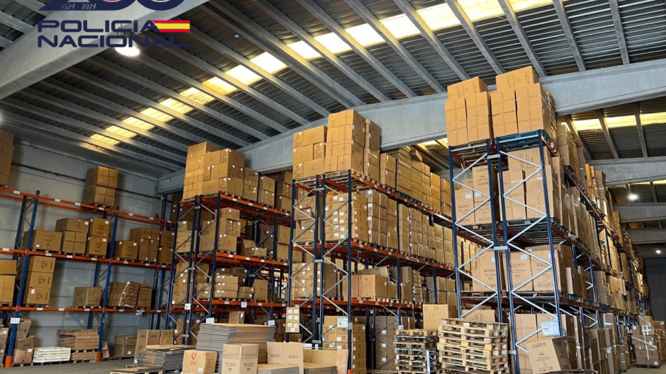 Entramado de empresas dedicadas a la importación y comercialización internacional de muebles