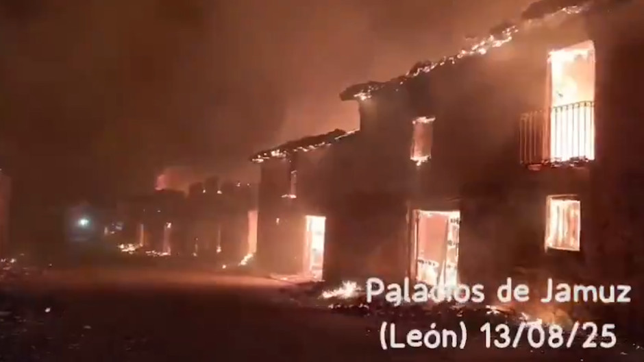 Un militar de la UME graba como las llamas devoran un pueblo entero: «Nunca había visto esto»