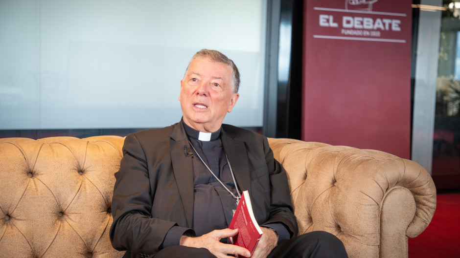 Monseñor Martínez Camino durante su entrevista a 'El Debate'
