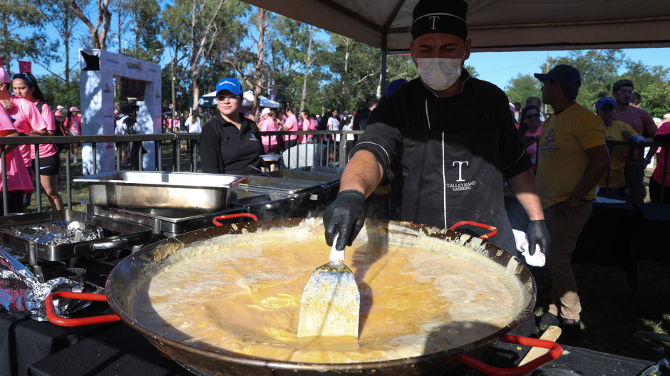 Récord mundial en Paraguay: distribuyen más de 2.800 platos de huevos en 60 minutos